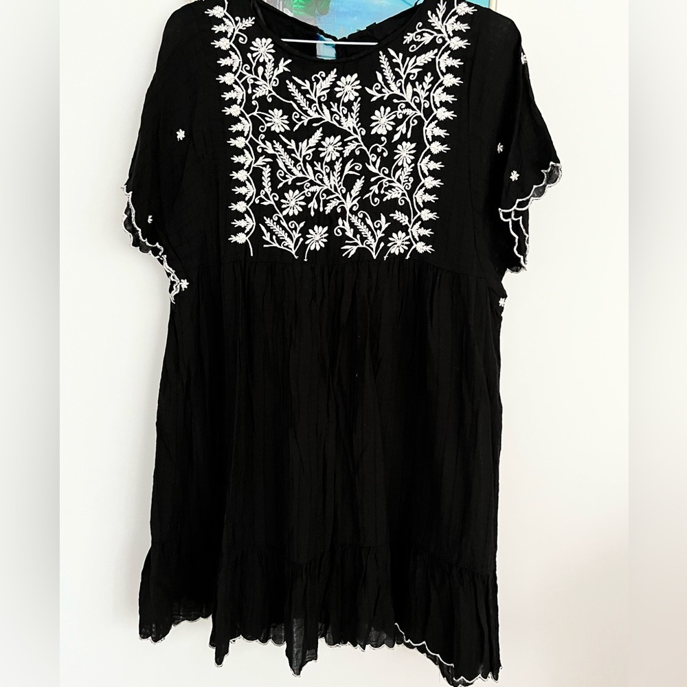 Zara back dress/shorts with white embroidery and tie back